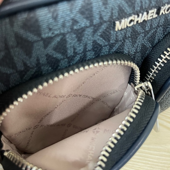 Michael Kors Admiral Multi Crossbody Bag with Tech Attachment - Picture 6 of 8